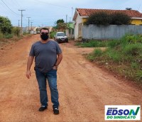 Edson do Sindicato vistoria serviços paliativos realizado no Bairro São Vicente mas enfatiza que a obra principal e  a pavimentação asfáltica 
