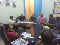 Moradores de Santiago do Norte se reúnem com prefeito e vereadores e solicitam investimentos
