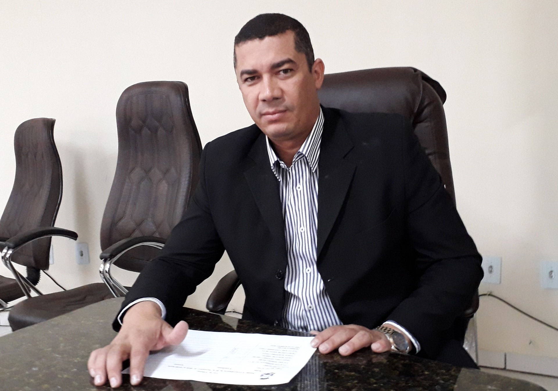 O Presidente da Câmara Municipal Cícero Pereira Filho (Cicinho), solicita a ativação da Secretaria de Indústria e Comércio