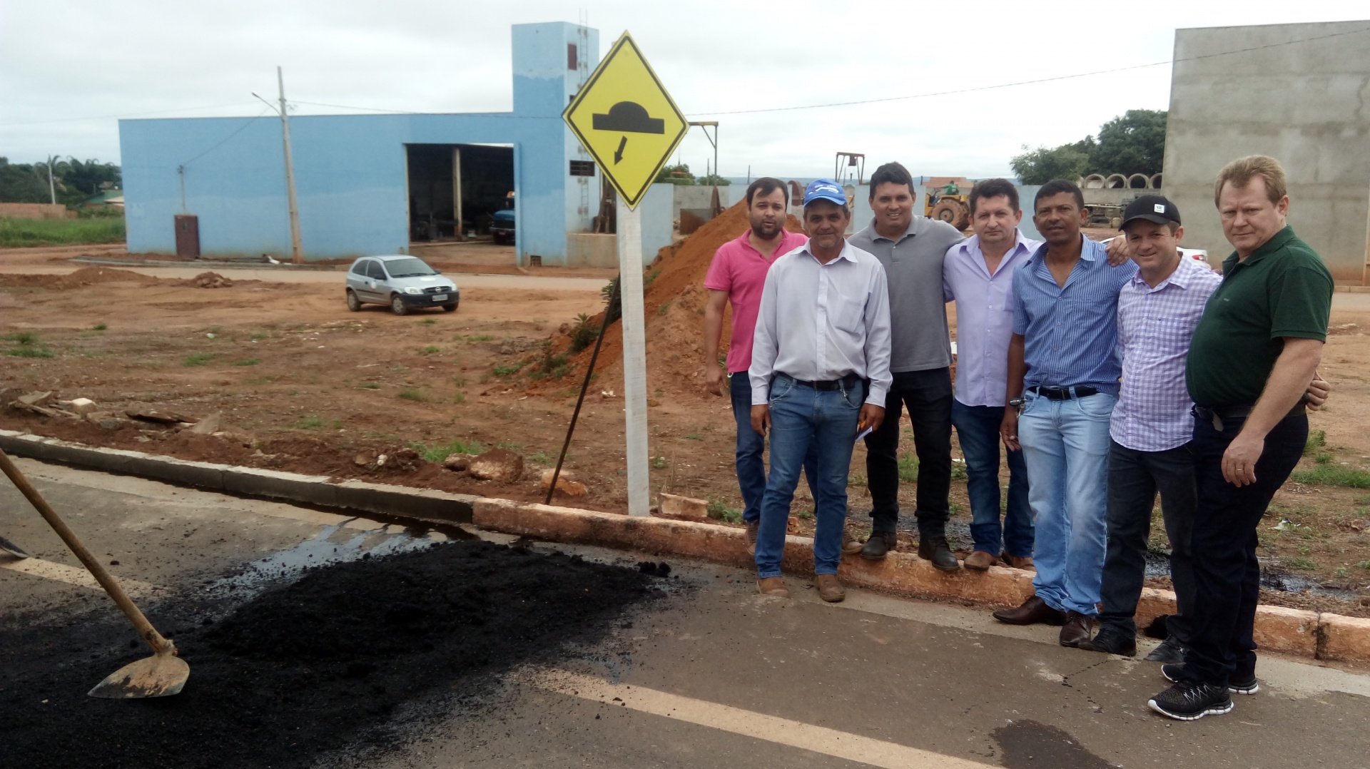 Prefeitura de Paranatinga inicia implantação de quebra mola na entrada do bairro Flamboyant