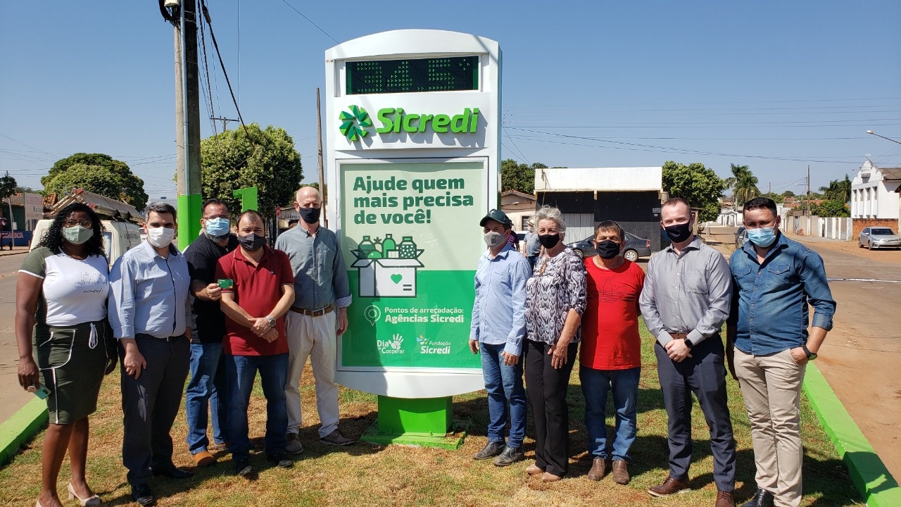 Prefeitura e Sicredi fazem entrega da praça Irmã Joana no bairro concórdia   