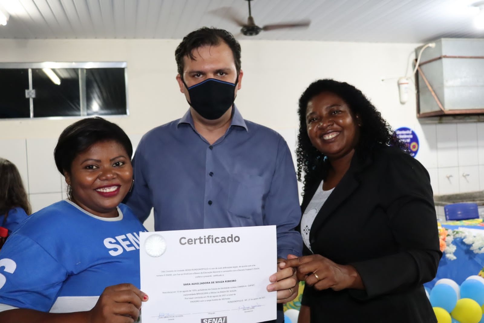 Vereadora Eva Auxiliadora e Deputado Thiago Silva fazem entrega de certificados de cursos profissionalizantes em Paranatinga