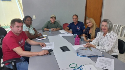 Vereadora Eva, Labiga, João Bosco de Arruda, Dona Darcy e Membros do Conseg de Santiago do Norte se reúnem com Prefeito solicitando demandas