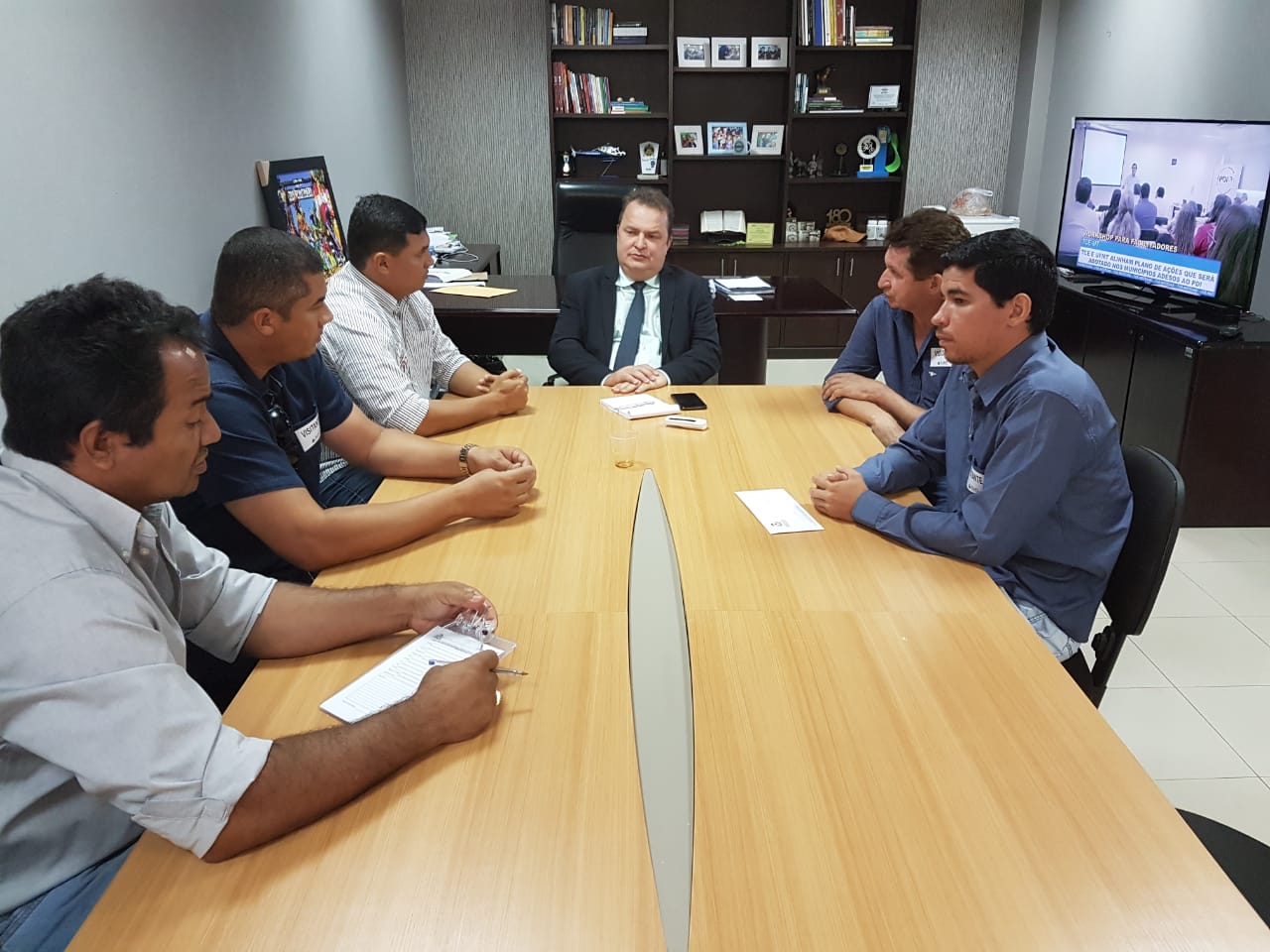 Parlamentares realizam reunião com o Deputado Estadual Max Russi