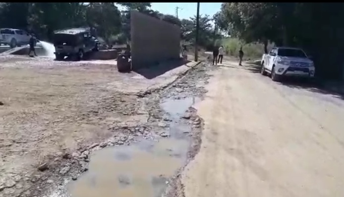 Vereadores pedem conserto em sarjeta na área central de Paranatinga