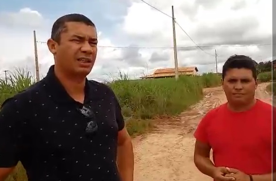 VÍDEO: Cicinho e Labiga vão conferir o Bairro São Vicente que está necessitando com urgência de reparos nas ruas